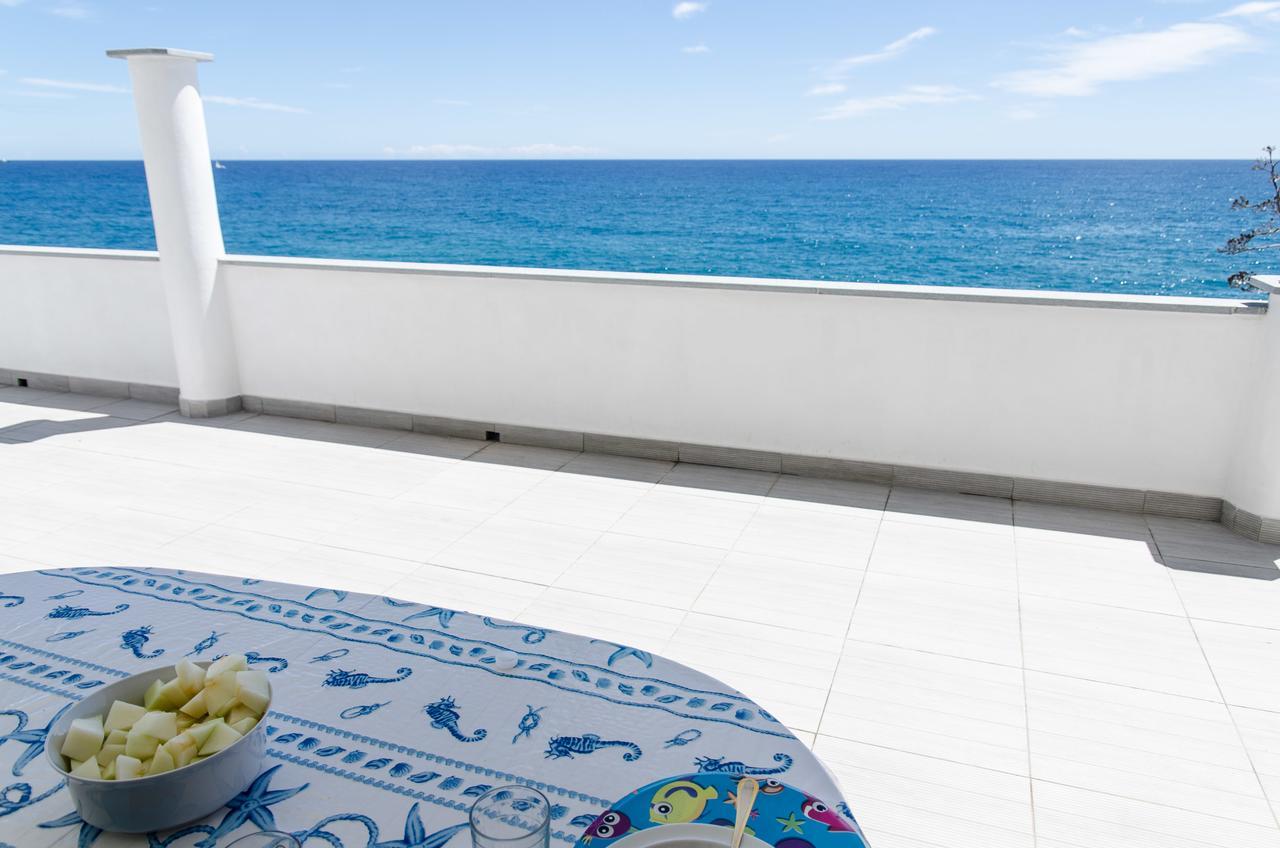 Seaside Holiday Apartment - Unique Location Cipressa 외부 사진