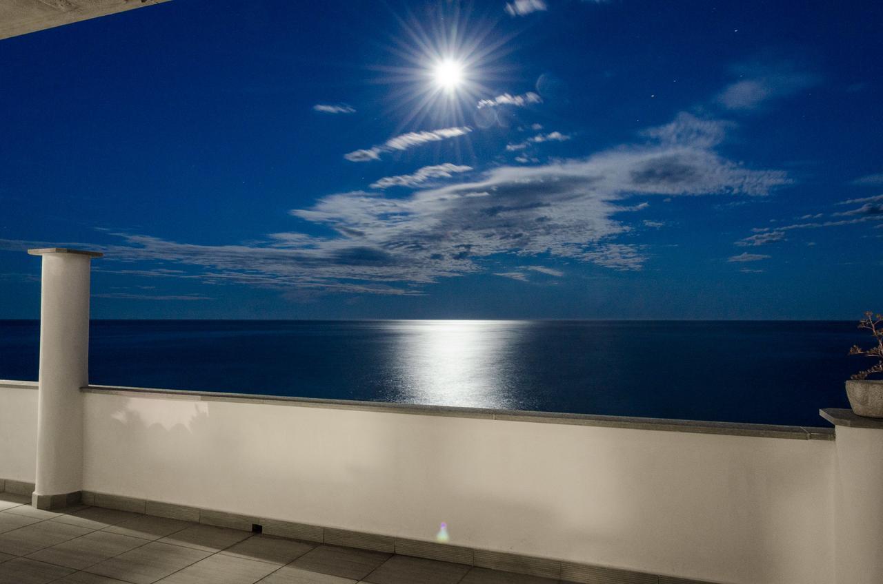 Seaside Holiday Apartment - Unique Location Cipressa 외부 사진